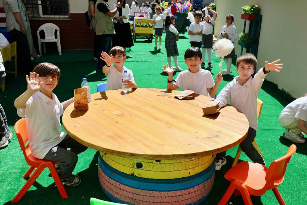Eski otobüs parçaları, İETT ustalarının elinde çocuk parkına dönüştü 4